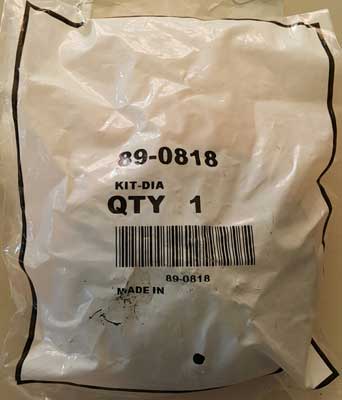 890818